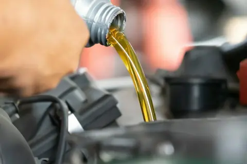 Jaki olej do Ford Focus Mk1 1.6 benzyna? Sprawdź najlepsze opcje
