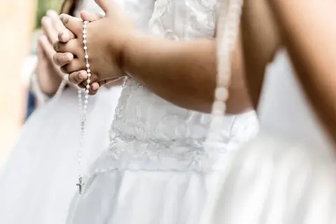 Co na prezent na komunie? Odkryj wyjątkowe pomysły na niezapomniane chwile