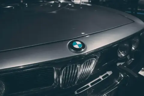 Zaawansowane systemy wspomagania kierowcy w nowoczesnych BMW