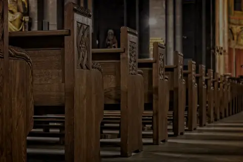 Jak napisać pożegnanie na pogrzebie, by wyrazić emocje i pamięć