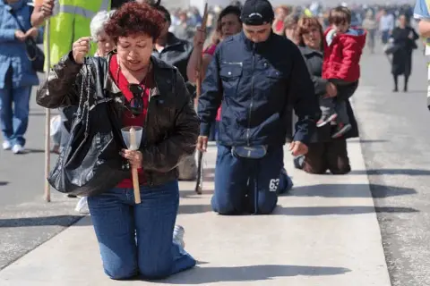 Czy wiara pomaga w znoszeniu cierpienia? Analiza jej wpływu na życie