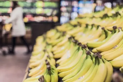 W jakim kraju rosną banany? Odkryj największych producentów bananów