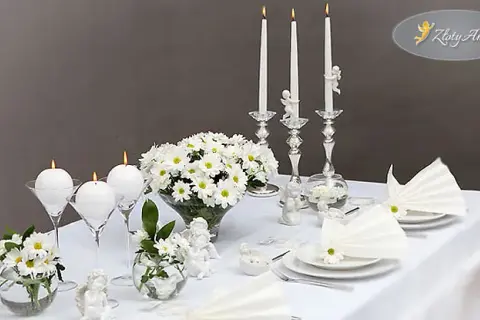 Jak ubrać stół na komunię - proste triki na elegancką dekorację