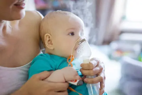 Inhalacje na katar dla niemowlaka: skuteczne metody i składniki