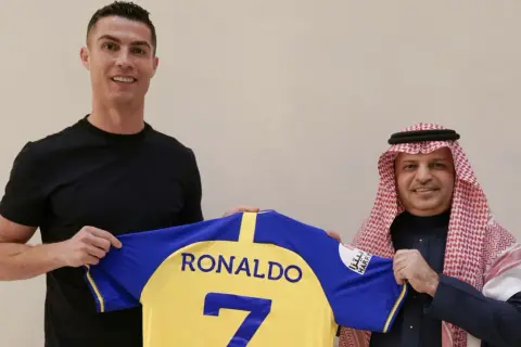 Ile zarabia Ronaldo w Arabii Saudyjskiej? Niesamowite kwoty i więcej!