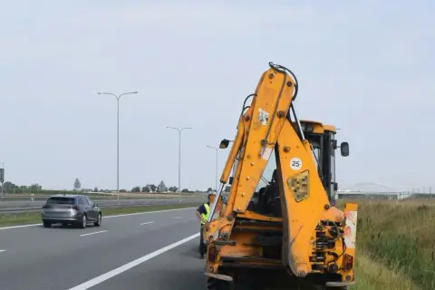 Jaki pojazd nie może wjechać na autostradę? Poznaj zasady i przepisy!