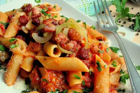 Penne all'Amatriciana - łatwy przepis na klasyczne włoskie danie