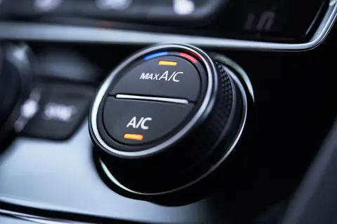 Jak używać klimatyzacji w samochodzie, aby uniknąć problemów i kosztów