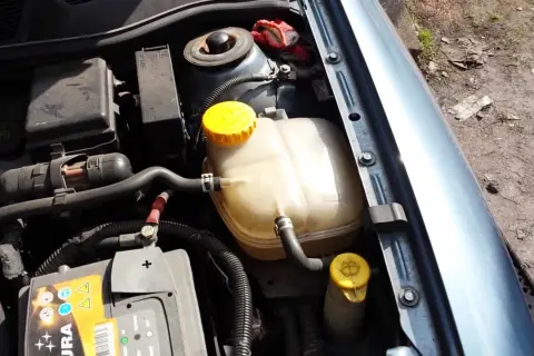 Ile płynu do chłodnicy potrzebuje Opel Vectra C 1.9? Sprawdź to!