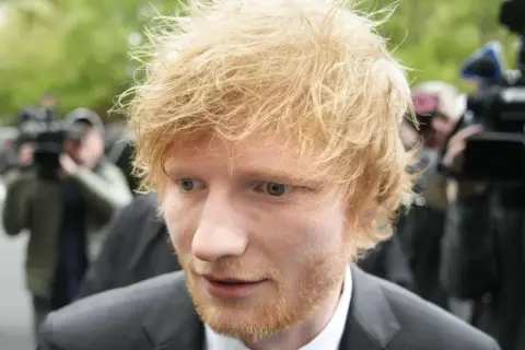 Ile zarabia Ed Sheeran za koncert? Zaskakujące kwoty, które musisz znać
