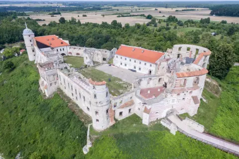 Zamek w Janowcu - Fascynująca Historia i Atrakcje dla Turystów
