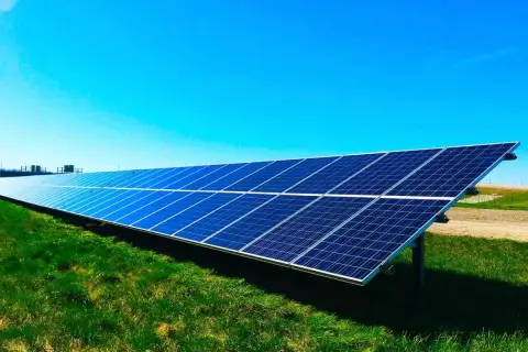 Fotowoltaika co to takiego? Zrozum, jak oszczędzać na energii