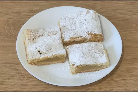 Najlepsza szarlotka, która rozpływa się w ustach - przepis na sukces