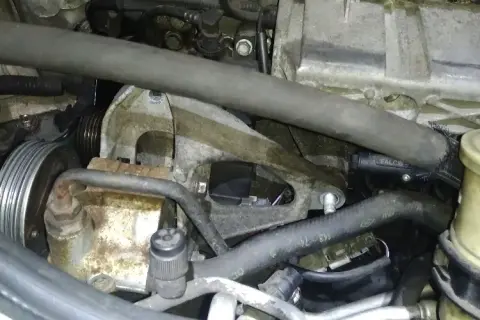 Jak łatwo i bezpiecznie wyjąć alternator w Renault Megane Scenic – krok po kroku