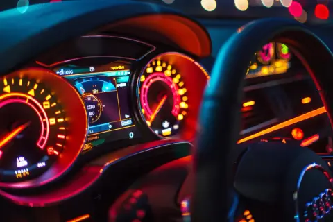 Co oznaczają kontrolki w Audi A3? Opis ostrzegawczych symboli w aucie