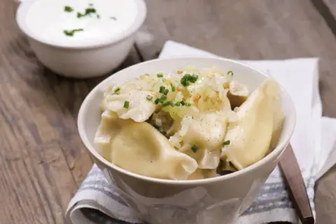 Thermomix przepisy: Jak łatwo przygotować ciasto na pierogi ruskie?