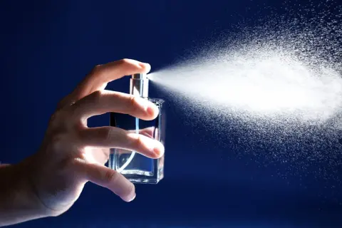 Na ile starcza 100ml perfum? Sprawdź, ile naprawdę wystarczy