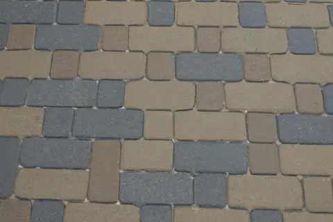 Skuteczne metody na usunięcie farby z betonu bez uszkodzeń