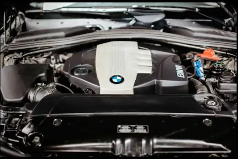 BMW E60: Jaki silnik wybrać, aby uzyskać najlepsze osiągi i ekonomię?