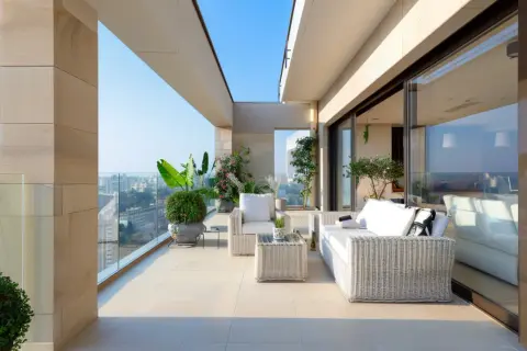 Balkon Szklany: Elegancja i Bezpieczeństwo Twojego Domu?