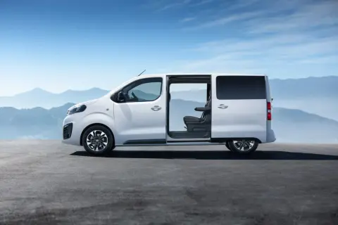 Nowy Opel Zafira: Co oferuje ten rodzinny minivan i czy warto go kupić?