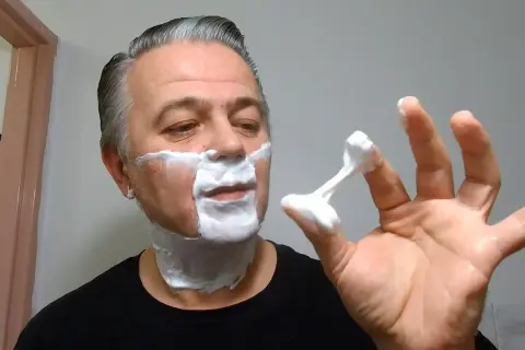 Jak się golić maszynką na żyletki bez podrażnień i z efektem