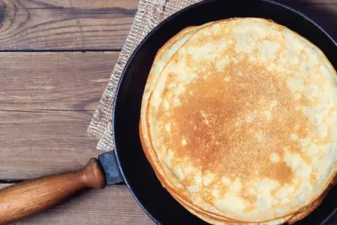 Przepis na puszyste ciasto naleśnikowe, które zawsze się udaje
