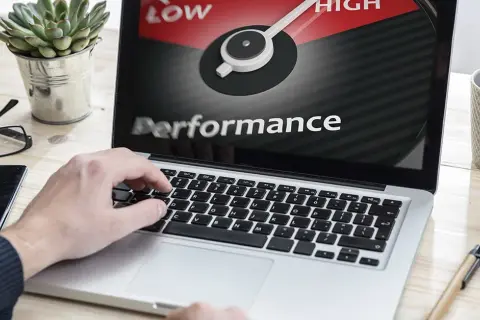 Jak zwiększyć wydajność laptopa i uniknąć frustracji z wolnym działaniem