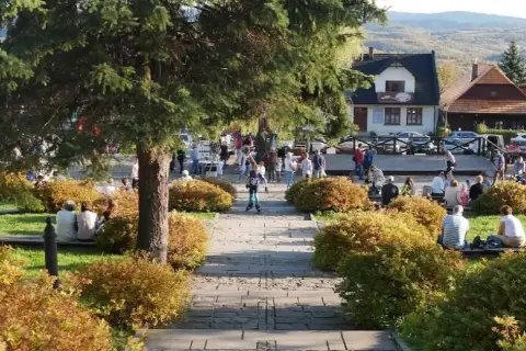 Gdzie zjeść w Lanckoronie? Odkryj najlepsze restauracje i smaki