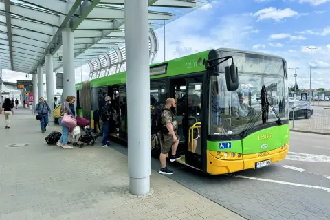 Jak dojechać do lotniska w Poznaniu? Najlepsze opcje transportu i ceny