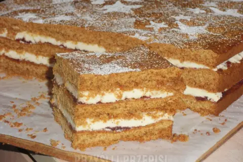 Pyszny przepis na ciasto z masą grysikową, który zachwyci każdego smakosza