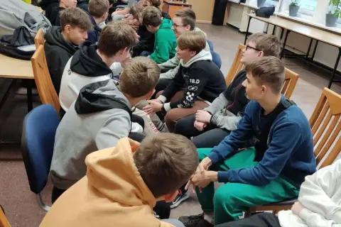 Warsztaty integracyjne: praktyczne ćwiczenia i korzyści dla zespołów