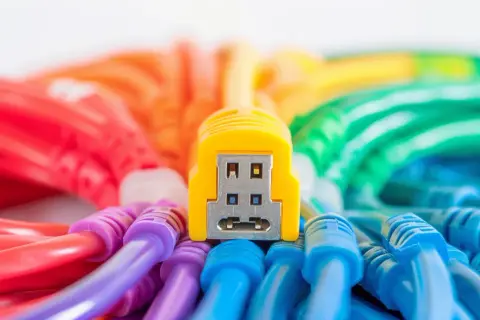 Kolory RJ45: dlaczego są tak ważne? Poradnik dla początkujących