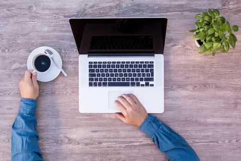 Najlepsze platformy do nauki umiejętności komputerowych online