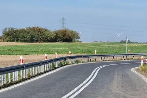 Co ile są słupki na autostradzie? Poznaj ważne informacje o ich rozmieszczeniu