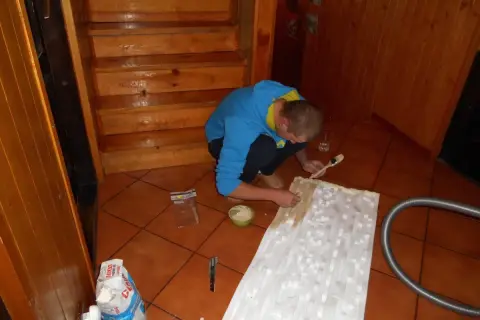 Jak zrobić tło do akwarium ze styropianu: Prosty poradnik DIY