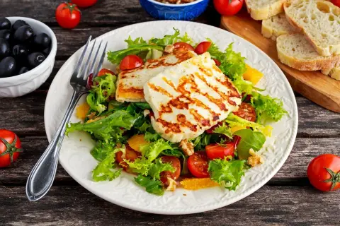 Grillowany ser halloumi z czym podawać - najlepsze połączenia smakowe