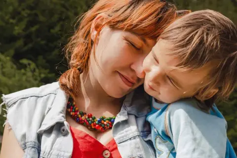 Kim jest mama: Kluczowa rola matki w życiu dziecka i rodziny