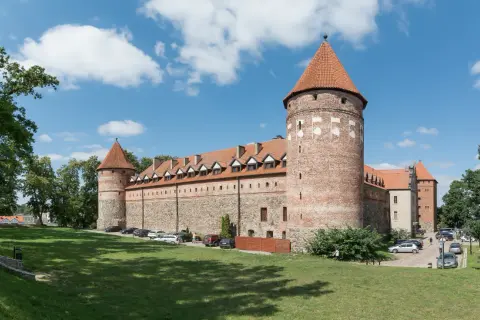 Zamek w Bytowie: Fascynująca Historia i Atrakcje Turystyczne Regionu