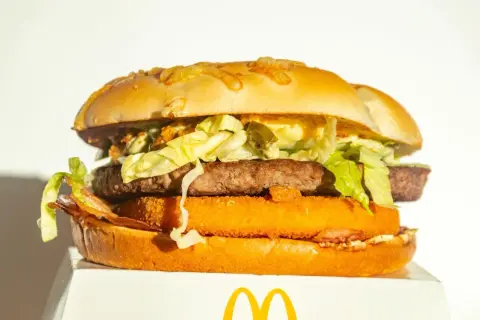 Jak zrobić burger drwala w domu - prosty przepis, który zachwyci
