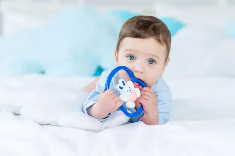 Jak wygladaja kupki przy ząbkowaniu? Co powinno niepokoić rodziców?