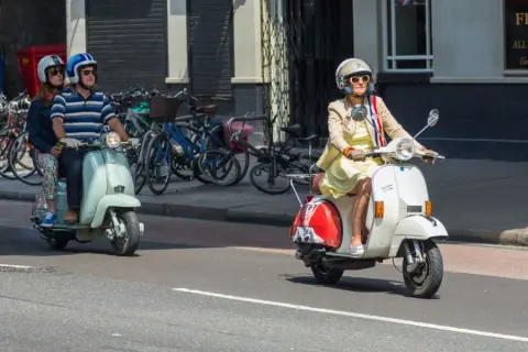 Jaki kask na motorower - wybierz najbezpieczniejszy i komfortowy model