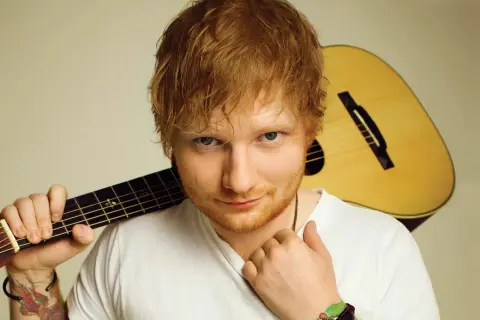 Jaki kolor oczu ma Ed Sheeran? Odkryj jego niezwykły wygląd