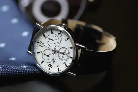 Eleganckie zegarki męskie z małą kopertą – idealne dla minimalistów