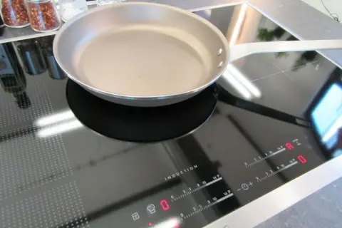 Jak odblokować kuchenkę indukcyjną Gorenje i uniknąć frustracji