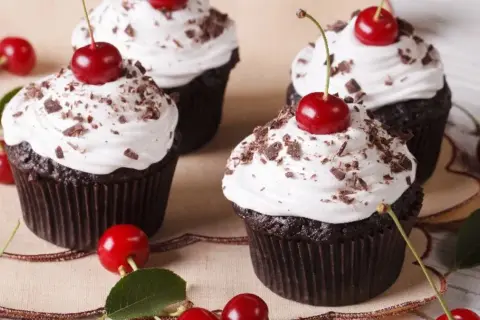Czym ozdobić muffinki, aby zachwycić gości i urozmaicić smak