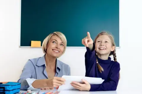 Ile czasu ma nauczyciel na sprawdzenie sprawdzianu? Poznaj prawdę!