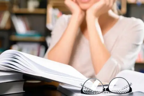 Jakie są epoki literackie? Odkryj ich znaczenie i wpływ na kulturę