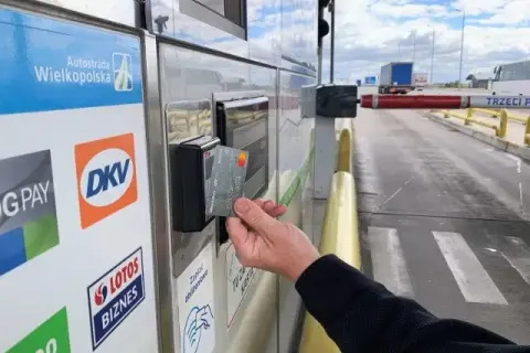 Czy można płacić kartą na autostradzie A2? Sprawdź, co musisz wiedzieć