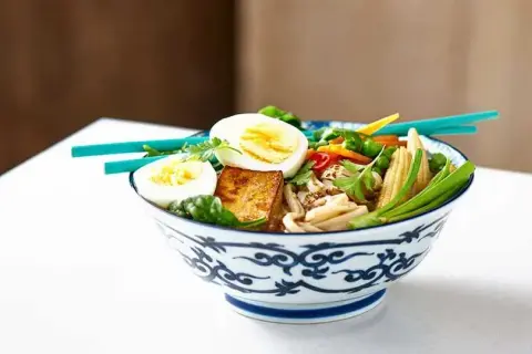 Jak zrobić ramen wegetariański – prosty przepis na zdrowy posiłek